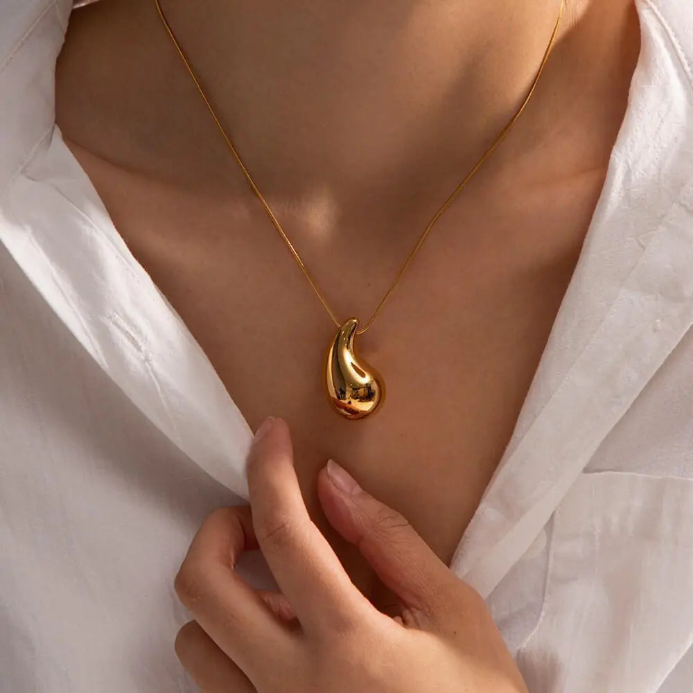 Minimalist Jewelry: Why Less Is More